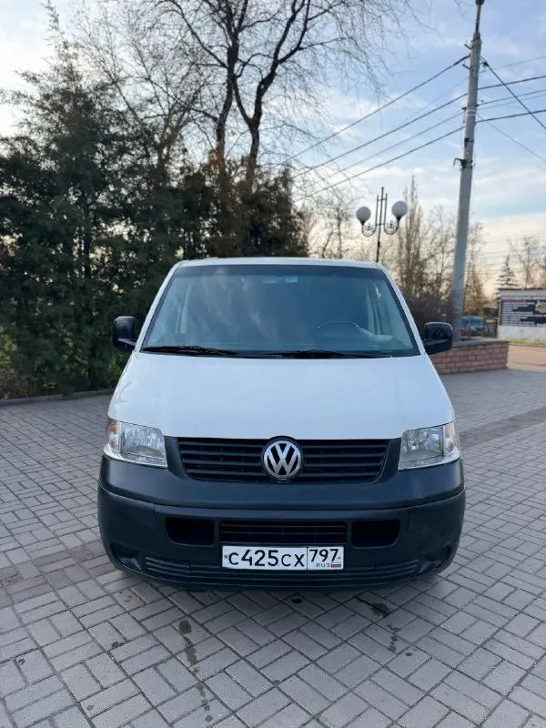 Продам volkswagen t5 1.9 tdi грузовой фургон !) модельный год 2004 авто в отличном техническом состоянии, двигатель работает идеально, не дымит не троит, масло не ест, запускается в любой мороз, кузов в хорошем состоянии для своих лет, турбина работает идеально, коробка 5ст переключается легко, ничего не хрустит и не выбивает, не давно меняли сцепление, по электрике все работает, ходовая часть перебрана, топливный фильтр новый, акб живой, лобаш новый 🆕 пробег автомобиля 275 000км, резина лето michelin остаток на сезон смело, зимние колеса в сборе отдаю в комплекте, авто готово к работе, сел и поехал) цена 825 000 рублей находится в макеевке, +79495570537 либо +79920409993 теле2 📞 звоните: +7(949)5570537 - фотография - 5