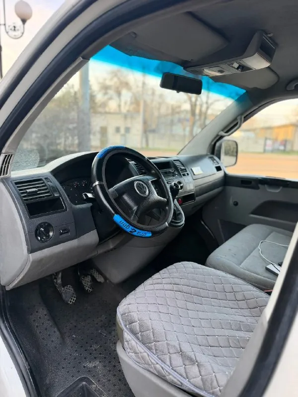 Продам volkswagen t5 1.9 tdi грузовой фургон !) модельный год 2004 авто в отличном техническом состоянии, двигатель работает идеально, не дымит не троит, масло не ест, запускается в любой мороз, кузов в хорошем состоянии для своих лет, турбина работает идеально, коробка 5ст переключается легко, ничего не хрустит и не выбивает, не давно меняли сцепление, по электрике все работает, ходовая часть перебрана, топливный фильтр новый, акб живой, лобаш новый 🆕 пробег автомобиля 275 000км, резина лето michelin остаток на сезон смело, зимние колеса в сборе отдаю в комплекте, авто готово к работе, сел и поехал) цена 825 000 рублей находится в макеевке, +79495570537 либо +79920409993 теле2 📞 звоните: +7(949)5570537 - фотография - 9
