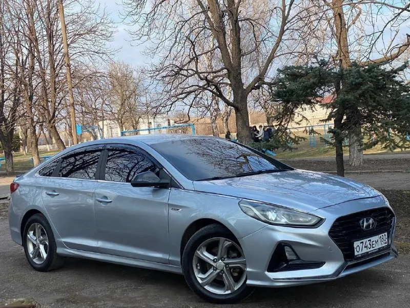 🔥 hyundai sonata 2018 – идеальное техническое состояние, лучшая цена! самый низ рынка 🔥 цена: 1 270 000 рублей!!! также рассматриваю обмен ! продается hyundai sonata 2018 года выпуска 2.0 бензин на автомате в идеальном техническом состоянии. двигатель и коробка автомат работают идеально! ходовая вся новая! автомобиль прошел полную диагностику, все узлы и агрегаты работают безупречно. цена – ниже рыночной! невероятная возможность приобрести надежный и стильный автомобиль по очень привлекательной цене. комплектация : многозонный климат контроль, круиз контроль, подогрев сидений, очень качественная музыка, большая сенсорная магнитола, мультируль, прогрев зеркал с электроприводом и многое другое. .. звоните прямо сейчас, чтобы узнать все детали и договориться о просмотре! +7949-426-09-30 енакиево любое переоформление возможна доставка в любой город днр - фотография - 2