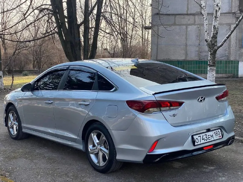 🔥 hyundai sonata 2018 – идеальное техническое состояние, лучшая цена! самый низ рынка 🔥 цена: 1 270 000 рублей!!! также рассматриваю обмен ! продается hyundai sonata 2018 года выпуска 2.0 бензин на автомате в идеальном техническом состоянии. двигатель и коробка автомат работают идеально! ходовая вся новая! автомобиль прошел полную диагностику, все узлы и агрегаты работают безупречно. цена – ниже рыночной! невероятная возможность приобрести надежный и стильный автомобиль по очень привлекательной цене. комплектация : многозонный климат контроль, круиз контроль, подогрев сидений, очень качественная музыка, большая сенсорная магнитола, мультируль, прогрев зеркал с электроприводом и многое другое. .. звоните прямо сейчас, чтобы узнать все детали и договориться о просмотре! +7949-426-09-30 енакиево любое переоформление возможна доставка в любой город днр - фотография - 4
