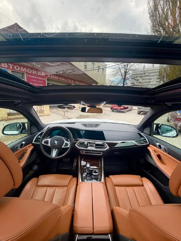 Продам bmw x5 в кузове g05 в м пакете цена: 6 800 000 рос. руб обмена нет полностью обслужен двигатель: b58, 340 л. с, 3.0 турбо бензин пробег: 100 000 км автомобиль весь в родне, в дтп не участвовал куплена на аукционе не битых автомобилей в manheim окрасов нет, хрома на автомобиле нет(shadow line) салон bmw individual в автомобиле имеется: м пакет, хрусталики, адаптивный круиз-контроль, ассистенты парковки, автоматическая парковка, слепые зоны, камеры 360, электроскладывание зеркал, электро багажник, открытие багажника с пинка, беспроводная зарядка, черный потолок, 4-х зонный климат контроль, подогревы и вентиляция передних сидений, подогрев задних сидений, подогрев руля, подогревы подлокотников, память сидений, массаж сидений, электропривод сидений, электропривод руля, ломающиеся сидения, ambient подсветка салона, музыка harman kardon, проекция на лобовое стекло, управление жестами, понарама, лазерные фары, два комплекта дисков и резины, зима r20, лето r22, части а 📞 звоните: +7(949)3680528 - фотография - 10