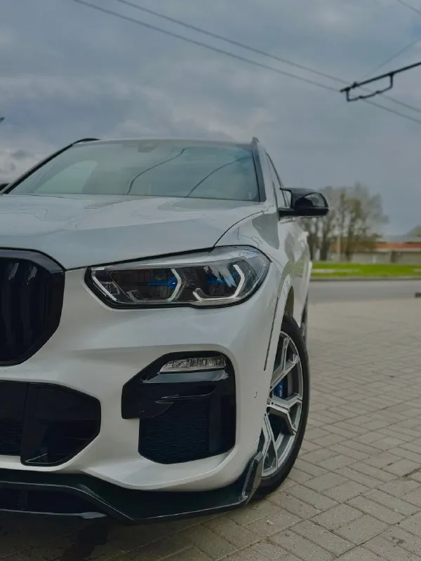 Продам bmw x5 в кузове g05 в м пакете цена: 6 800 000 рос. руб обмена нет полностью обслужен двигатель: b58, 340 л. с, 3.0 турбо бензин пробег: 100 000 км автомобиль весь в родне, в дтп не участвовал куплена на аукционе не битых автомобилей в manheim окрасов нет, хрома на автомобиле нет(shadow line) салон bmw individual в автомобиле имеется: м пакет, хрусталики, адаптивный круиз-контроль, ассистенты парковки, автоматическая парковка, слепые зоны, камеры 360, электроскладывание зеркал, электро багажник, открытие багажника с пинка, беспроводная зарядка, черный потолок, 4-х зонный климат контроль, подогревы и вентиляция передних сидений, подогрев задних сидений, подогрев руля, подогревы подлокотников, память сидений, массаж сидений, электропривод сидений, электропривод руля, ломающиеся сидения, ambient подсветка салона, музыка harman kardon, проекция на лобовое стекло, управление жестами, понарама, лазерные фары, два комплекта дисков и резины, зима r20, лето r22, части а 📞 звоните: +7(949)3680528 - фотография - 4