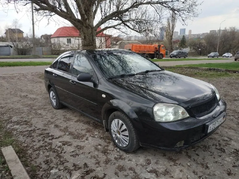 Продаю шевроле лачетти 2008 год мотор 1.6 пробег 300 км на полном ходу мотор масло не ест кпп в норме не выбивает все скоростя включаются без проблем ходовая в норме салон в нормальном состоянии кузов как по фото пороги подгнившие два учёта укр сейчас на постоянном днр остальные вопросы по телефону цена 290 тысяч рублей номер для связи+79496164235 осмотр г донецк - фотография - 2
