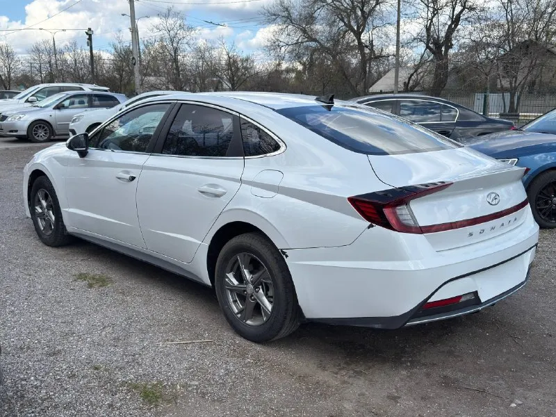 Hyundai sonata год выпуска: 2022 тип кпп: автоматическая объем двигателя: 2.0 тип топлива: бензин пробег: 150 000 км цена: 💥 1 950 000 ₽💥 дополнительная информация: технически в идеальном состоянии 📞 🇷🇺 +7 949 509 3428 +7 949 839 2499 - фотография - 2