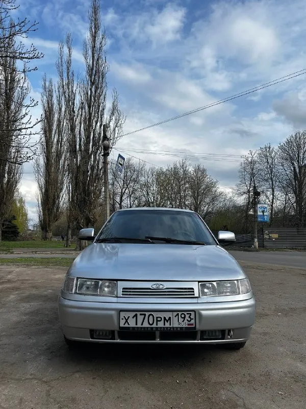 Продам ваз 2110 2006г 1.6 8кл я собственник, машина на мне на учете, владею 3.5 года. двигатель масло не ест! месяц назад перебиралась голова, два месяца назад перебирались кпп, вместе с комплектом сцепления. не хрустит, не выбивает, не воет! ходовая взбитая, недавно менялось гранаты, подшипники ступицы, шаровые, наконечники, яица, втулки стабилизатора, новые магистрали на задние тормоза, все патрубки, хомуты, радиатор основной и печки. по кузову, косяки видно на фото, дно, пороги, стаканы целые, без дыр и трухи! техника на отлично, машина на ходу каждый день. цена: 175к, торг харцызск +79496337199 📞 звоните: +7(949)6337199 - фотография - 5