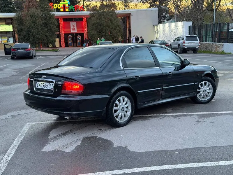 Hyundai sonata 2005г. 2.0 мт. 184 бег🏃 470.000 руб. комплектация gls кожа, линзы, климат. на шикарной технике без вложений от слова вообще 🤝 тачка ухоженна от и до, мотор, кпп и ходовка сел поехал. чистая ухоженная не требует химпола! 2 своих ключа + сигналка с еще одним выкидным ключом! климат заправлен и работает, магнитола андроид, протянуты провода под усилитель и саб, камера заднего вида! новая резина. машина 10/10 что по технике идеал что по кузову! не торгуюсь вообще!!! только вверх по цене можем осмотр:докучаевск телефон/tg: +79498460048 - фотография - 2