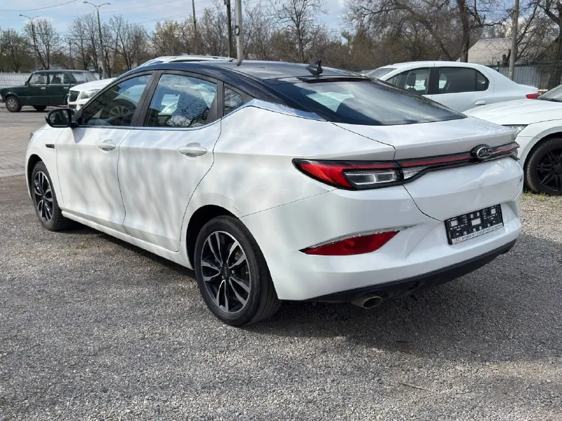 Jac j7 год выпуска: 2022 тип кпп: механическая (6ст) объем двигателя: 1.5 турбо тип топлива: бензин пробег: 124 000 км цена: 💥 950 000 ₽💥 дополнительная информация: климат контроль подогрев сидений электро ручник auto hold камера заднего вида технически в хорошем состоянии 📞 🇷🇺 +7 949 509 3428 +7 949 839 2499 - фотография - 2