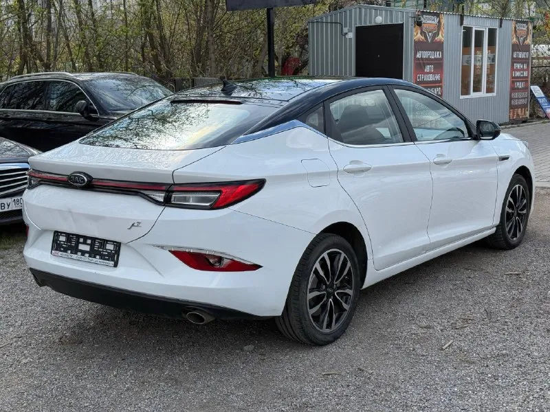 Jac j7 год выпуска: 2022 тип кпп: механическая (6ст) объем двигателя: 1.5 турбо тип топлива: бензин пробег: 124 000 км цена: 💥 950 000 ₽💥 дополнительная информация: климат контроль подогрев сидений электро ручник auto hold камера заднего вида технически в хорошем состоянии 📞 🇷🇺 +7 949 509 3428 +7 949 839 2499 - фотография - 3