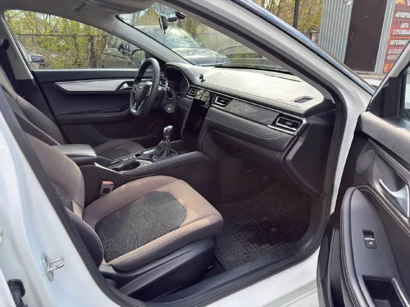 Jac j7 год выпуска: 2022 тип кпп: механическая (6ст) объем двигателя: 1.5 турбо тип топлива: бензин пробег: 124 000 км цена: 💥 950 000 ₽💥 дополнительная информация: климат контроль подогрев сидений электро ручник auto hold камера заднего вида технически в хорошем состоянии 📞 🇷🇺 +7 949 509 3428 +7 949 839 2499 - фотография - 5