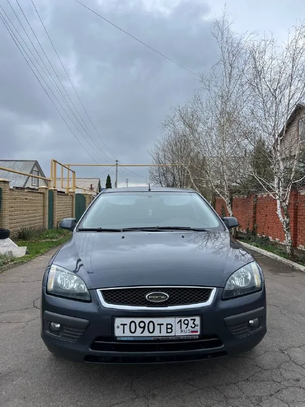 Продам ford focus 2 2006 года пробег: 170т двигатель 1.8 бензин едет бодро, масло не ест, работает тихо и ровно! по ходовой вложений не требует все делалось вовремя, ничего не стучит и не гремит, снизу машины все сухое никаких подтеков масла и тд! по кузову вся в родной краске без дтп, все силовые части родные! лобовое без трещин! днище и пороги в очень хорошем состоянии, без гнили и коррозии! в автомобиле работает каждая кнопка, салон чистый не затертый, комплектация комфорт: подогрев сидений, зеркал, лобового, бортовик, противотуманки, эл. зеркала, литые диски, на свежей летней резине мишлен, за все время было 3 владельца по автомобилю делать ничего ненужно сел и поехал масло в двигателе заменено 1500км назад документы чистые без штрафов и запретов торг есть цена: 550000 автомобиль в мариуполе +79496463727 - фотография - 3