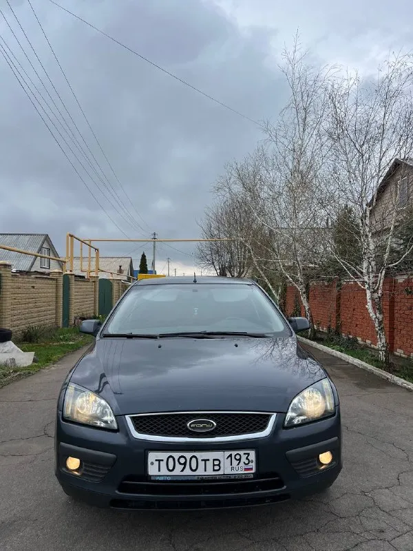Продам ford focus 2 2006 года пробег: 170т двигатель 1.8 бензин едет бодро, масло не ест, работает тихо и ровно! по ходовой вложений не требует все делалось вовремя, ничего не стучит и не гремит, снизу машины все сухое никаких подтеков масла и тд! по кузову вся в родной краске без дтп, все силовые части родные! лобовое без трещин! днище и пороги в очень хорошем состоянии, без гнили и коррозии! в автомобиле работает каждая кнопка, салон чистый не затертый, комплектация комфорт: подогрев сидений, зеркал, лобового, бортовик, противотуманки, эл. зеркала, литые диски, на свежей летней резине мишлен, за все время было 3 владельца по автомобилю делать ничего ненужно сел и поехал масло в двигателе заменено 1500км назад документы чистые без штрафов и запретов торг есть цена: 550000 автомобиль в мариуполе +79496463727 - фотография - 7