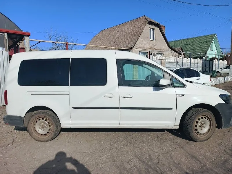 Продаётся volkswagen кадди лонг!!! грузопассажирский! 2016 года выпуска 2 литра дизель, механика. пробег 258 т. км. пригнали с германии в 2021 году. 1 владелец по птс. два комплекта резины на дисках. цена 1 🍋 790т. р. естественно торг до победы у капота!!! +79496131821 енакиево 📞 звоните: +7(949)6131821 - фотография - 3