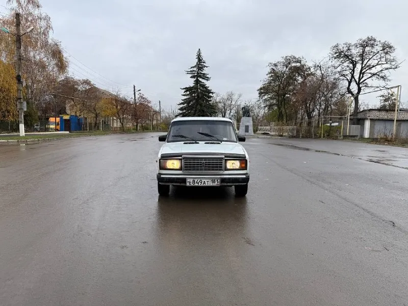 ❗️продам ваз 2107❗️ ✅2007 год инжектор, идеальный двигатель, масло не кушает, заводится в любую погоду с полтыка, технически идеальная машина, ухоженный салон без лишних шумов, вся подвеска перебрана, машина очень мягкая, хороший свет, новый аккумулятор, хорошая летняя резина, машина без дыр, все документы на руках, вопросы в лс✅ 💸109.990💸 город петровское ☎️+79591609437☎️ 📞 звоните: +7(959)1609437 - фотография - 1