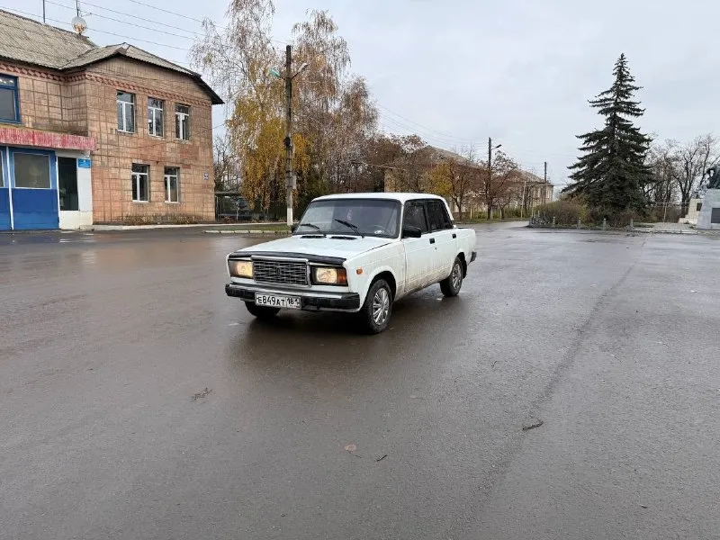 ❗️продам ваз 2107❗️ ✅2007 год инжектор, идеальный двигатель, масло не кушает, заводится в любую погоду с полтыка, технически идеальная машина, ухоженный салон без лишних шумов, вся подвеска перебрана, машина очень мягкая, хороший свет, новый аккумулятор, хорошая летняя резина, машина без дыр, все документы на руках, вопросы в лс✅ 💸109.990💸 город петровское ☎️+79591609437☎️ 📞 звоните: +7(959)1609437 - фотография - 2