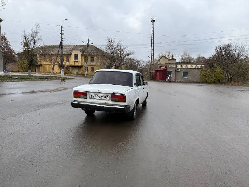 ❗️продам ваз 2107❗️ ✅2007 год инжектор, идеальный двигатель, масло не кушает, заводится в любую погоду с полтыка, технически идеальная машина, ухоженный салон без лишних шумов, вся подвеска перебрана, машина очень мягкая, хороший свет, новый аккумулятор, хорошая летняя резина, машина без дыр, все документы на руках, вопросы в лс✅ 💸109.990💸 город петровское ☎️+79591609437☎️ 📞 звоните: +7(959)1609437 - фотография - 3