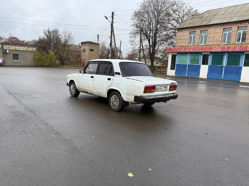 ❗️продам ваз 2107❗️ ✅2007 год инжектор, идеальный двигатель, масло не кушает, заводится в любую погоду с полтыка, технически идеальная машина, ухоженный салон без лишних шумов, вся подвеска перебрана, машина очень мягкая, хороший свет, новый аккумулятор, хорошая летняя резина, машина без дыр, все документы на руках, вопросы в лс✅ 💸109.990💸 город петровское ☎️+79591609437☎️ 📞 звоните: +7(959)1609437 - фотография - 4