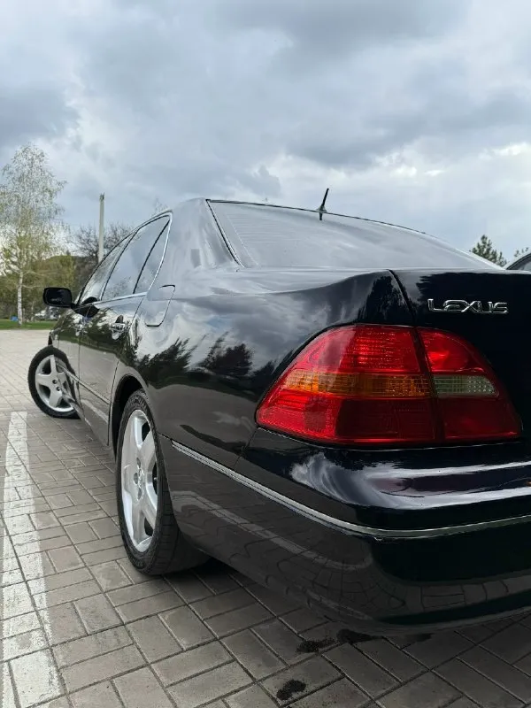Lexus ls 430 2002 г. в. 4.3 бензин 1 хозяин ✅ машина донецкая, куплена у диллера и всю жизнь прожила здесь. двигатель работает идеально, никаких вопросов к нему нет кпп переключает плавно подвеска обслужена по технической части, все обслужено всегда своевременное то салон в хорошем состоянии, без дыр и посторонних запахов кузов ровный, в родном металле произведена полировка кузова, с наложением керамического покрытия в 3 слоя (вид нереальный🍭) без внимания не останетесь🔥 в потоке машина центр поля зрения👍 автомобиль редкий, крайне надежный и не прихотливый (кстати, запчасти всегда есть) документы чистые, переоформление без проблем быстро, мягко, комфортно и без головной боли очень живой, хозяйский аппарат за вменяемый ценник 1.1 🍋 торг есть для понимающих свои цены не предлагать, рынок знаю прекрасно, цена за него обоснована во мнении домашних экспертов, так же не нуждаюсь👌 +79493377679 +79494966734 звоните в любое время, за машину знаю все, расскажу и покажу дополнител 📞 звоните: +7(949)3377679 - фотография - 3
