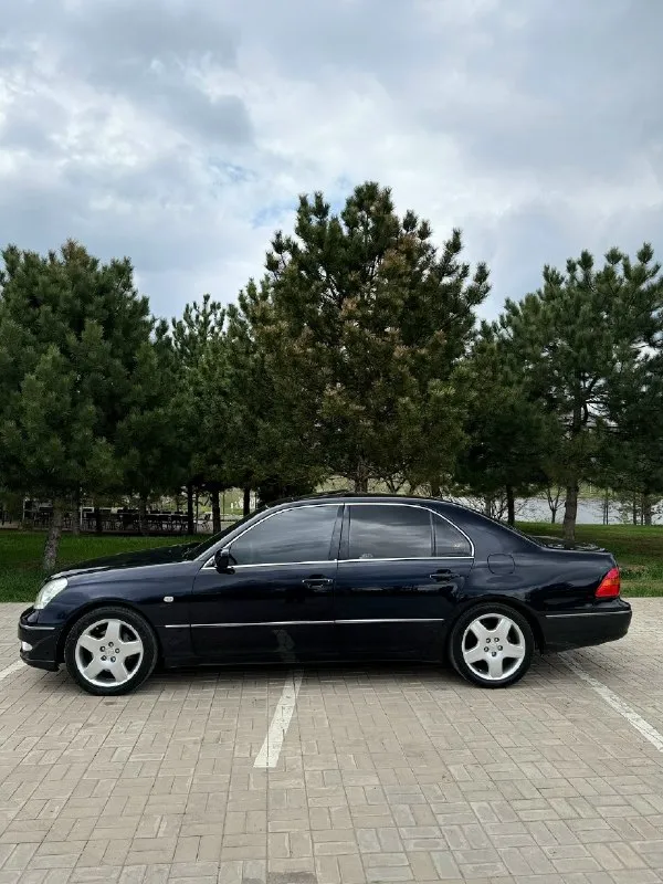Lexus ls 430 2002 г. в. 4.3 бензин 1 хозяин ✅ машина донецкая, куплена у диллера и всю жизнь прожила здесь. двигатель работает идеально, никаких вопросов к нему нет кпп переключает плавно подвеска обслужена по технической части, все обслужено всегда своевременное то салон в хорошем состоянии, без дыр и посторонних запахов кузов ровный, в родном металле произведена полировка кузова, с наложением керамического покрытия в 3 слоя (вид нереальный🍭) без внимания не останетесь🔥 в потоке машина центр поля зрения👍 автомобиль редкий, крайне надежный и не прихотливый (кстати, запчасти всегда есть) документы чистые, переоформление без проблем быстро, мягко, комфортно и без головной боли очень живой, хозяйский аппарат за вменяемый ценник 1.1 🍋 торг есть для понимающих свои цены не предлагать, рынок знаю прекрасно, цена за него обоснована во мнении домашних экспертов, так же не нуждаюсь👌 +79493377679 +79494966734 звоните в любое время, за машину знаю все, расскажу и покажу дополнител 📞 звоните: +7(949)3377679 - фотография - 4