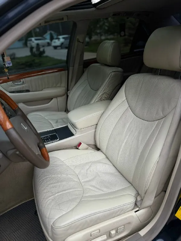 Lexus ls 430 2002 г. в. 4.3 бензин 1 хозяин ✅ машина донецкая, куплена у диллера и всю жизнь прожила здесь. двигатель работает идеально, никаких вопросов к нему нет кпп переключает плавно подвеска обслужена по технической части, все обслужено всегда своевременное то салон в хорошем состоянии, без дыр и посторонних запахов кузов ровный, в родном металле произведена полировка кузова, с наложением керамического покрытия в 3 слоя (вид нереальный🍭) без внимания не останетесь🔥 в потоке машина центр поля зрения👍 автомобиль редкий, крайне надежный и не прихотливый (кстати, запчасти всегда есть) документы чистые, переоформление без проблем быстро, мягко, комфортно и без головной боли очень живой, хозяйский аппарат за вменяемый ценник 1.1 🍋 торг есть для понимающих свои цены не предлагать, рынок знаю прекрасно, цена за него обоснована во мнении домашних экспертов, так же не нуждаюсь👌 +79493377679 +79494966734 звоните в любое время, за машину знаю все, расскажу и покажу дополнител 📞 звоните: +7(949)3377679 - фотография - 8