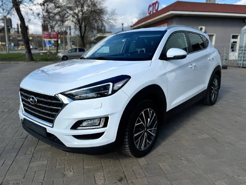 🚘марка hyundai tuсson ⛽️топливо:бензин обьем 2.0 🌎пробег:154т км 🕹️кпп автомат 🛞4wd 📆 год:2019 💰2190.000.тысяч руб комплектация: без ключевой доступ климат контроль удержание в полосе кнопка старт стоп эл. стеклоподъемника мультимедиа один владелец! авто весь в родном окрасе! два комплекта колес зима, лето наличный расчет✅ безнал✅ кредит✅ обмен -трейд ин✅ звонки по номеру рады ответить вам по ☎️ +7949-511-11-56 находимся по адресу 📍г. мариуполь макара мазая 41 с 10 до18 - фотография - 1