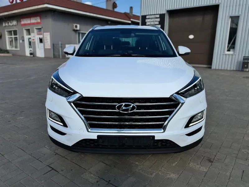 🚘марка hyundai tuсson ⛽️топливо:бензин обьем 2.0 🌎пробег:154т км 🕹️кпп автомат 🛞4wd 📆 год:2019 💰2190.000.тысяч руб комплектация: без ключевой доступ климат контроль удержание в полосе кнопка старт стоп эл. стеклоподъемника мультимедиа один владелец! авто весь в родном окрасе! два комплекта колес зима, лето наличный расчет✅ безнал✅ кредит✅ обмен -трейд ин✅ звонки по номеру рады ответить вам по ☎️ +7949-511-11-56 находимся по адресу 📍г. мариуполь макара мазая 41 с 10 до18 - фотография - 3