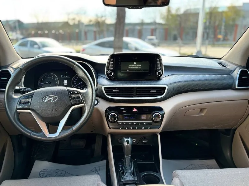 🚘марка hyundai tuсson ⛽️топливо:бензин обьем 2.0 🌎пробег:154т км 🕹️кпп автомат 🛞4wd 📆 год:2019 💰2190.000.тысяч руб комплектация: без ключевой доступ климат контроль удержание в полосе кнопка старт стоп эл. стеклоподъемника мультимедиа один владелец! авто весь в родном окрасе! два комплекта колес зима, лето наличный расчет✅ безнал✅ кредит✅ обмен -трейд ин✅ звонки по номеру рады ответить вам по ☎️ +7949-511-11-56 находимся по адресу 📍г. мариуполь макара мазая 41 с 10 до18 - фотография - 6