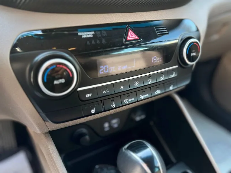 🚘марка hyundai tuсson ⛽️топливо:бензин обьем 2.0 🌎пробег:154т км 🕹️кпп автомат 🛞4wd 📆 год:2019 💰2190.000.тысяч руб комплектация: без ключевой доступ климат контроль удержание в полосе кнопка старт стоп эл. стеклоподъемника мультимедиа один владелец! авто весь в родном окрасе! два комплекта колес зима, лето наличный расчет✅ безнал✅ кредит✅ обмен -трейд ин✅ звонки по номеру рады ответить вам по ☎️ +7949-511-11-56 находимся по адресу 📍г. мариуполь макара мазая 41 с 10 до18 - фотография - 8