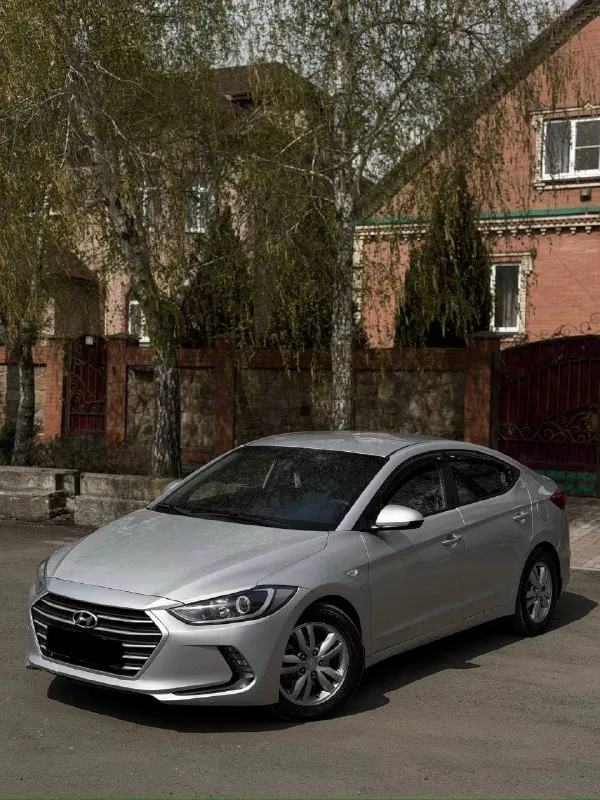 🔥 hyundai elantra 2018 — современный, экономичный и комфортный седан! двигатель 1.6, бензин — работает ровно и стабильно: не дымит, масло не расходует, уверенно тянет и при этом радует экономичностью. — чистокровный автомат, переключает плавно и мягко. ходовка без шумов 💎 салон ухоженный и аккуратный 🚘 автомобиль полностью обслужен и готов к эксплуатации 📍 осмотр: донецк 🔄 возможен обмен 💳 возможна продажа в кредит 💰 цена: 1 120 000 ₽ (торг быстрым) ☎️ +7 949 742 53-98 ☎️ +7 949 453-80-40 📞 звоните: +7(949)7425398 - фотография - 3