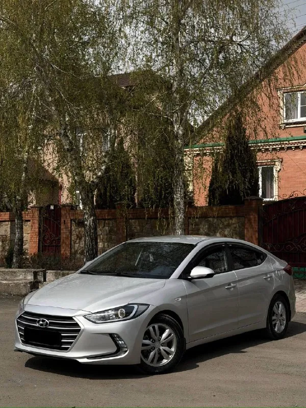 🔥 hyundai elantra 2018 — современный, экономичный и комфортный седан! двигатель 1.6, бензин — работает ровно и стабильно: не дымит, масло не расходует, уверенно тянет и при этом радует экономичностью. — чистокровный автомат, переключает плавно и мягко. ходовка без шумов 💎 салон ухоженный и аккуратный 🚘 автомобиль полностью обслужен и готов к эксплуатации 📍 осмотр: донецк 🔄 возможен обмен 💳 возможна продажа в кредит 💰 цена: 1 120 000 ₽ (торг быстрым) ☎️ +7 949 742 53-98 ☎️ +7 949 453-80-40 📞 звоните: +7(949)7425398 - фотография - 4