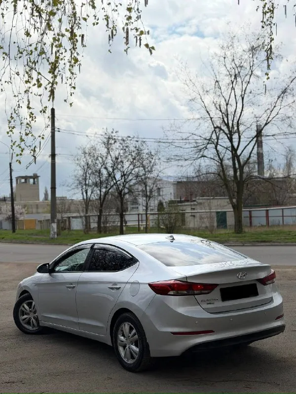 🔥 hyundai elantra 2018 — современный, экономичный и комфортный седан! двигатель 1.6, бензин — работает ровно и стабильно: не дымит, масло не расходует, уверенно тянет и при этом радует экономичностью. — чистокровный автомат, переключает плавно и мягко. ходовка без шумов 💎 салон ухоженный и аккуратный 🚘 автомобиль полностью обслужен и готов к эксплуатации 📍 осмотр: донецк 🔄 возможен обмен 💳 возможна продажа в кредит 💰 цена: 1 120 000 ₽ (торг быстрым) ☎️ +7 949 742 53-98 ☎️ +7 949 453-80-40 📞 звоните: +7(949)7425398 - фотография - 6