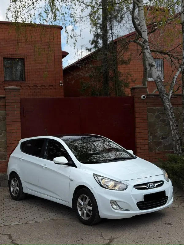 🔥 hyundai solaris 2013, автомат — надёжный и экономичный! 1.4 бензин — не дымит, масло не расходует, работает ровно. классическая — переключает плавно, без пинков. ходовая без стуков. 💎 салон чистый и ухоженный. машина — сел и поехал. 📍 донецк 🔄 возможен обмен 💳 возможна продажа в кредит 💰 675 000 ₽ (торг быстрым) ☎️ +7 949 742 53-98 ☎️ +7 949 453-80-40 📞 звоните: +7(949)7425398 - фотография - 1