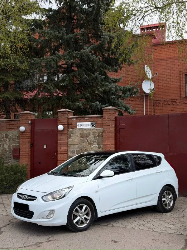 🔥 hyundai solaris 2013, автомат — надёжный и экономичный! 1.4 бензин — не дымит, масло не расходует, работает ровно. классическая — переключает плавно, без пинков. ходовая без стуков. 💎 салон чистый и ухоженный. машина — сел и поехал. 📍 донецк 🔄 возможен обмен 💳 возможна продажа в кредит 💰 675 000 ₽ (торг быстрым) ☎️ +7 949 742 53-98 ☎️ +7 949 453-80-40 📞 звоните: +7(949)7425398 - фотография - 2