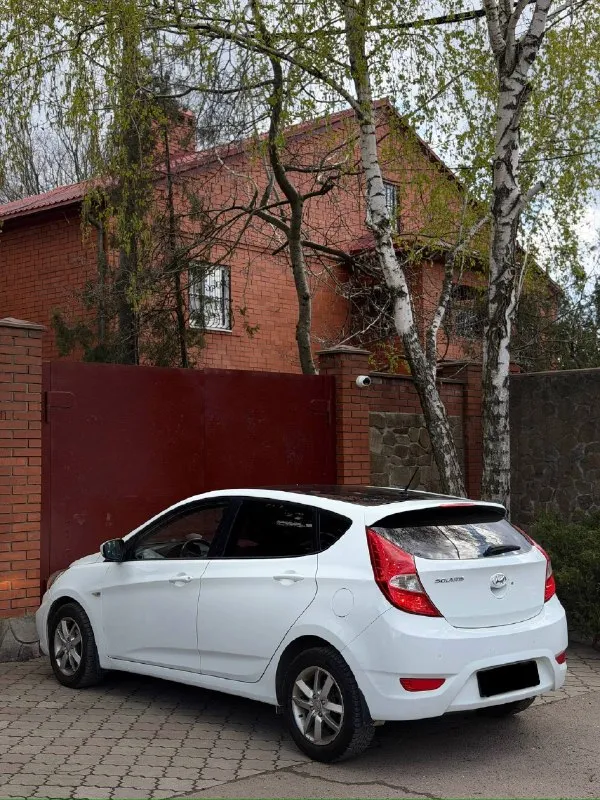 🔥 hyundai solaris 2013, автомат — надёжный и экономичный! 1.4 бензин — не дымит, масло не расходует, работает ровно. классическая — переключает плавно, без пинков. ходовая без стуков. 💎 салон чистый и ухоженный. машина — сел и поехал. 📍 донецк 🔄 возможен обмен 💳 возможна продажа в кредит 💰 675 000 ₽ (торг быстрым) ☎️ +7 949 742 53-98 ☎️ +7 949 453-80-40 📞 звоните: +7(949)7425398 - фотография - 4