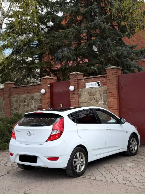 🔥 hyundai solaris 2013, автомат — надёжный и экономичный! 1.4 бензин — не дымит, масло не расходует, работает ровно. классическая — переключает плавно, без пинков. ходовая без стуков. 💎 салон чистый и ухоженный. машина — сел и поехал. 📍 донецк 🔄 возможен обмен 💳 возможна продажа в кредит 💰 675 000 ₽ (торг быстрым) ☎️ +7 949 742 53-98 ☎️ +7 949 453-80-40 📞 звоните: +7(949)7425398 - фотография - 5