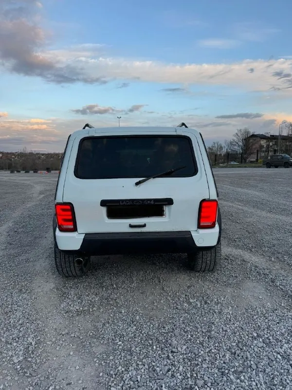 В продаже нива! документы стс, птс, дкп все в порядке ! автомобиль разбирался до гола, шумка в 360 градусов, мавиль. салон весь новый, (нового образца), оптика вся с нуля современная! кузов покрыт в раптор! под капотом порядок ! масла фильтра жидкости, промывочные, поменяно 200 км назад ! колеса 20(бмв), низкий профиль- разноширокие! акустика новая динимики тт, саб буфер, усилки! по ходовой части, без нареканий!полный привод, раздатка, все работает в штатном режиме!дно без гнили !все вопросы по телефону! цена 450т. рсвязь +79498549430 +79495946577! - фотография - 4