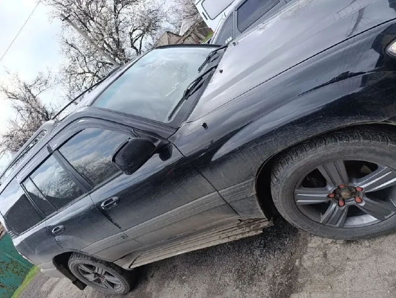Продам toyota land cruiser 100 собственник с переоформлением авто после дтп, пострадали двери и задняя кобылка. средняя стойка целая! цена 1 130 000 торг! все вопросы по телефону! +7 949 469 18 36 📲 tg: екатерина орлова 📞 звоните: +7(949)4691836 - фотография - 2
