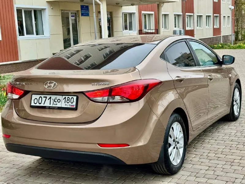 Hyundai elantra 1.6 ат 2016г. родной пробег 167 000 км. автомобиль в отличном состоянии максимальная комплектация не битая некрашеная гаражная хранение покупали в автосалоне все обслуживание цена 1 300 000 руб. телефон +7 949 484 37 35 - фотография - 5