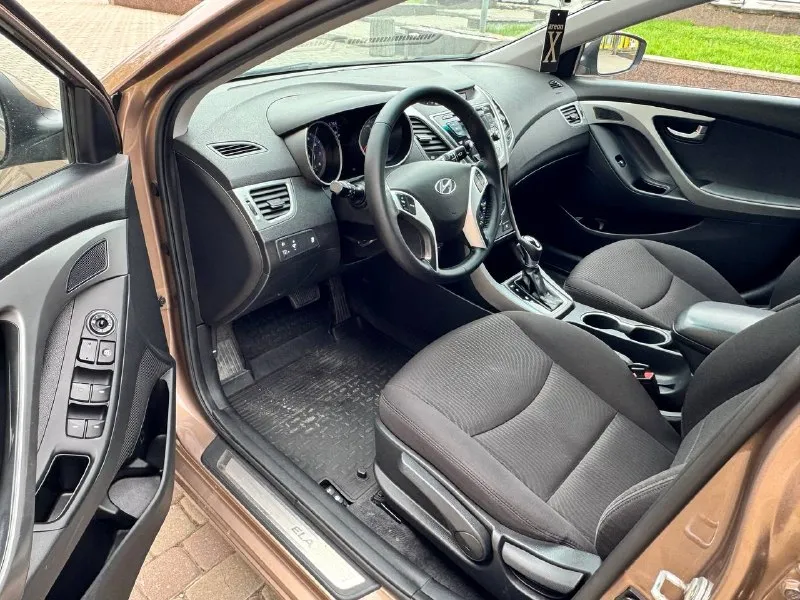 Hyundai elantra 1.6 ат 2016г. родной пробег 167 000 км. автомобиль в отличном состоянии максимальная комплектация не битая некрашеная гаражная хранение покупали в автосалоне все обслуживание цена 1 300 000 руб. телефон +7 949 484 37 35 - фотография - 6