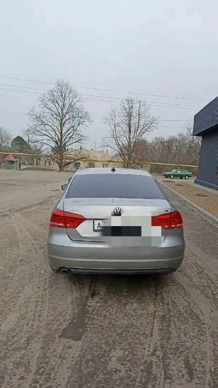 Продам volkswagen passat b 7 в отличном состоянии. 2012 год, двигатель 2,5 атмосферник, без нареканий без масложора, один из лучших в линейке, без всяких турбин. коробка автомат аisin 6 ступенчатый работает отлично переключает плавно не дергает не пинает. салон кожа весь целый не прокуренный. комплектация se, климат контроль, мульти руль. датчик сета, датчик дождя, электро регулировка сидений с памятью, отличная музыка, все есть только без люка. ходовая обслужена что нужно заменено и сделан сход развал, очень мягкая. кузов в отличном состоянии без гнилья и ржавчины вообще. смотрится отлично. резина зима, лето. переоформление без проблем. вин код по запросу. цена 1 млн. 300тыс. рублей торг возле авто. возможен обмен на кроссовер. 79493037837.г. амвросиевка. звоните договоримся. 📞 звоните: +7(949)3037837 - фотография - 2