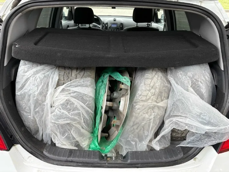 Продам hyundai i30 2010 г. хорошее состояние, сел поехал. 2 комплекта колес лето, зима. 10 подушек безопасности, все на месте. сигнализация с автозапуском. варить-красить не надо. находится днр есть торг. документы порядок не залогов, не запретов. пишите, звоните. цена 830, есть торг. пробег 200 к. +7 949 373 58 56 📞 звоните: +7(949)3735856 - фотография - 3