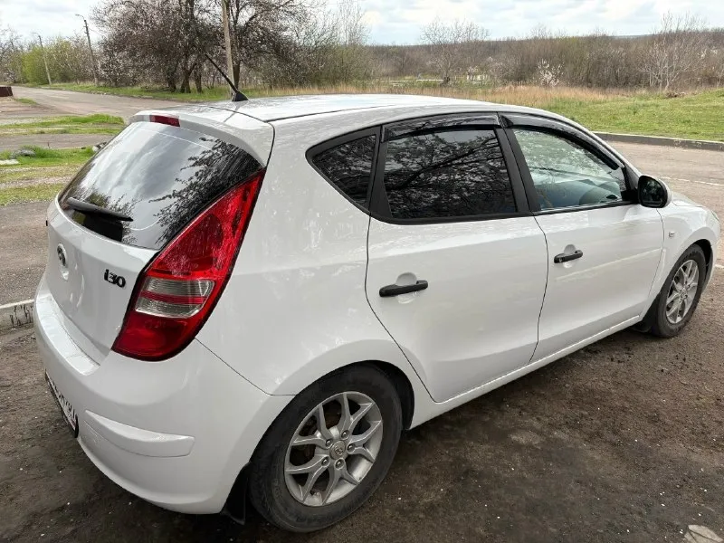 Продам hyundai i30 2010 г. хорошее состояние, сел поехал. 2 комплекта колес лето, зима. 10 подушек безопасности, все на месте. сигнализация с автозапуском. варить-красить не надо. находится днр есть торг. документы порядок не залогов, не запретов. пишите, звоните. цена 830, есть торг. пробег 200 к. +7 949 373 58 56 📞 звоните: +7(949)3735856 - фотография - 5
