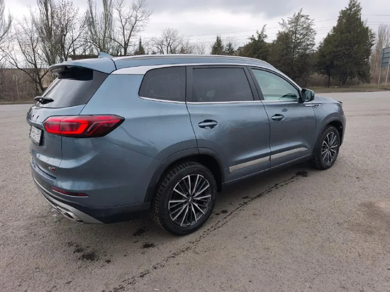 Продам chery tiggo 8 pro 2021г. двигатель 2l турбо бензин (170л. с.) автоматическая коробка передач 7 мест. техосмотр пройден (диагностическая карта в наличии) ☎ +7949-634-22-65 автомобиль в отличном состоянии! кузов без гнили и ржавчины. стекла родные. двигатель, коробка, техника, электрика все работает отлично, без вложений и проблем. обслуживался всегда у дилера. установленны все последние обновления. чистый опрятный салон. комплектация: передние, задние и боковые подушки безопасности, 7 полноценных мест (три ряда сидений), кожаный салон, четырех зонный климат контроль, без ключевой доступ, сигнализация, штатная сенсорная мультимедиа, камеры 360° с 3d проекцией окружения, полный электро пакет со складыванием зеркал, круиз контроль, мультируль, датчик света, датчик дождя, светодиодная оптика, подогрев руля и всех сидений, подогрев лобового, заднего стекла и зеркал, режимы езды, помощь при спуске, авто холд, авто ручник, ан 📞 🇷🇺 звоните: +79496342265 - фотография - 6