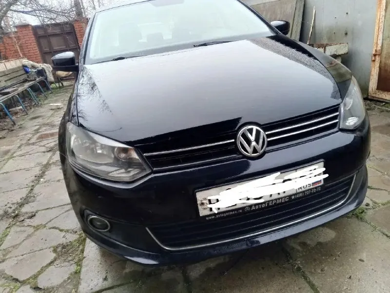 Очень срочная продажа. цена 625 тыс руб торг у капота. vw polo 2012 год. 1.6 mpi, механика. пробег 273 тыс. км. машина в хорошем состоянии. мотор самый лучший и надежный в линейке 1.6 mpi, коробка 5ст. механика. не давно поменяно масла фильтра. салон чистый и ухоженный. хорошая комплектация. кондиционер заправлен холодит хорошо, гур, подогрев сидений, эл. подогрев лобового стекла и зеркал, 4эл. стеклоподьемника, эл. зеркала, авс, литые диски. +79498767357 звоните!. - фотография - 3