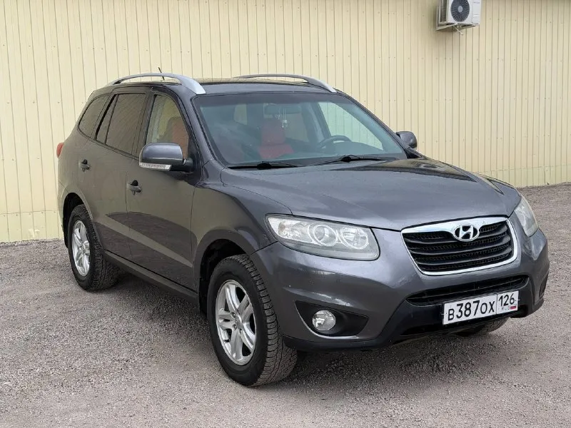 Hyundai santa fe год выпуска: 2011 двигатель: бензин 2.4 коробка: механика 6-ст пробег: 188.000км ✅2 владельца за все время ✅птс оригинал ✅без дтп ✅родной окрас за исключением одной детали (заднее левое крыло) косметический окрас была притертость не дтп!!! ✅все стекла родные включая лобовое стекло ✅салон на лакированном красивом дереве ✅климат контроль 2-х зон ✅подогрев сидений 2 режима ✅мультируль ✅штатная акустика с магнитолой ✅обогрев лобового стекла ✅4 эл стеклоподъемника ✅эл регулировка зеркал автомобиль в идеальнейшем состоянии для своих лет, родной окрас за исключением заднего левого крыла(был косметический окрас)не дтп!!! коробка 6-ст переключает отлично не выбивает не разболтана! подвеска вся обслужена от а до я ничего делать не нужно! расход 7-8л! авто в редчайшем состоянии с южного края ставрополь где климат очень хороший поэтому нету ни гнили ни ржавчины, днище все целое не гнилое! любые проверки с вашей стороны!!! цена 1.075.000 рублей торг у капота реальному клиенту! +79495205833 александр - фотография - 1