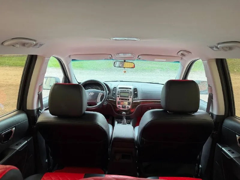 Hyundai santa fe год выпуска: 2011 двигатель: бензин 2.4 коробка: механика 6-ст пробег: 188.000км ✅2 владельца за все время ✅птс оригинал ✅без дтп ✅родной окрас за исключением одной детали (заднее левое крыло) косметический окрас была притертость не дтп!!! ✅все стекла родные включая лобовое стекло ✅салон на лакированном красивом дереве ✅климат контроль 2-х зон ✅подогрев сидений 2 режима ✅мультируль ✅штатная акустика с магнитолой ✅обогрев лобового стекла ✅4 эл стеклоподъемника ✅эл регулировка зеркал автомобиль в идеальнейшем состоянии для своих лет, родной окрас за исключением заднего левого крыла(был косметический окрас)не дтп!!! коробка 6-ст переключает отлично не выбивает не разболтана! подвеска вся обслужена от а до я ничего делать не нужно! расход 7-8л! авто в редчайшем состоянии с южного края ставрополь где климат очень хороший поэтому нету ни гнили ни ржавчины, днище все целое не гнилое! любые проверки с вашей стороны!!! цена 1.075.000 рублей торг у капота реальному клиенту! +79495205833 александр - фотография - 10