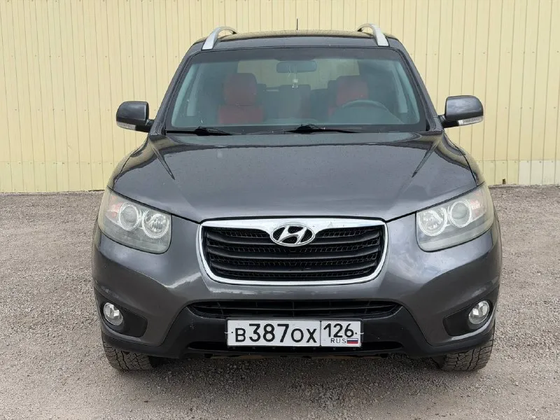Hyundai santa fe год выпуска: 2011 двигатель: бензин 2.4 коробка: механика 6-ст пробег: 188.000км ✅2 владельца за все время ✅птс оригинал ✅без дтп ✅родной окрас за исключением одной детали (заднее левое крыло) косметический окрас была притертость не дтп!!! ✅все стекла родные включая лобовое стекло ✅салон на лакированном красивом дереве ✅климат контроль 2-х зон ✅подогрев сидений 2 режима ✅мультируль ✅штатная акустика с магнитолой ✅обогрев лобового стекла ✅4 эл стеклоподъемника ✅эл регулировка зеркал автомобиль в идеальнейшем состоянии для своих лет, родной окрас за исключением заднего левого крыла(был косметический окрас)не дтп!!! коробка 6-ст переключает отлично не выбивает не разболтана! подвеска вся обслужена от а до я ничего делать не нужно! расход 7-8л! авто в редчайшем состоянии с южного края ставрополь где климат очень хороший поэтому нету ни гнили ни ржавчины, днище все целое не гнилое! любые проверки с вашей стороны!!! цена 1.075.000 рублей торг у капота реальному клиенту! +79495205833 александр - фотография - 6