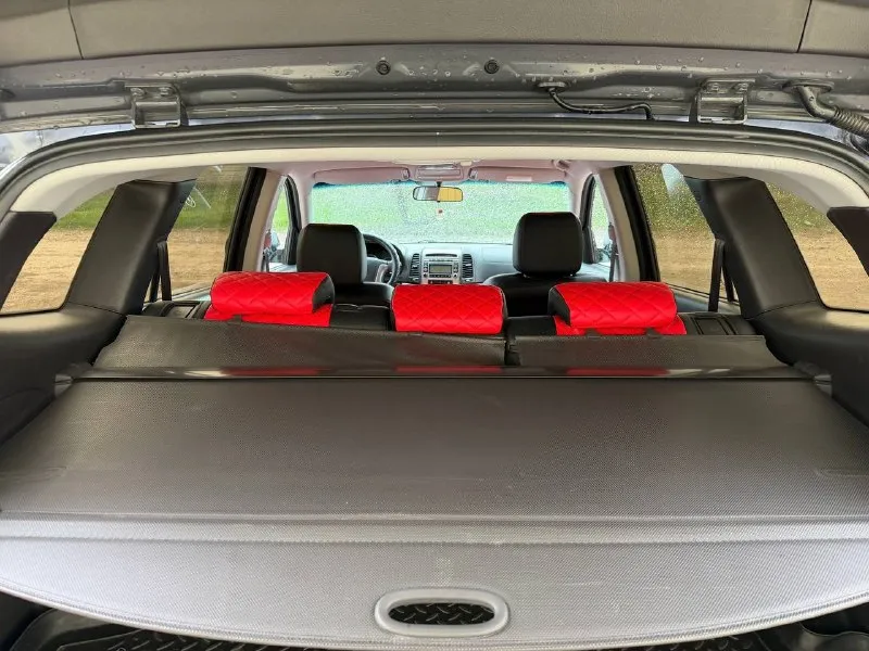 Hyundai santa fe год выпуска: 2011 двигатель: бензин 2.4 коробка: механика 6-ст пробег: 188.000км ✅2 владельца за все время ✅птс оригинал ✅без дтп ✅родной окрас за исключением одной детали (заднее левое крыло) косметический окрас была притертость не дтп!!! ✅все стекла родные включая лобовое стекло ✅салон на лакированном красивом дереве ✅климат контроль 2-х зон ✅подогрев сидений 2 режима ✅мультируль ✅штатная акустика с магнитолой ✅обогрев лобового стекла ✅4 эл стеклоподъемника ✅эл регулировка зеркал автомобиль в идеальнейшем состоянии для своих лет, родной окрас за исключением заднего левого крыла(был косметический окрас)не дтп!!! коробка 6-ст переключает отлично не выбивает не разболтана! подвеска вся обслужена от а до я ничего делать не нужно! расход 7-8л! авто в редчайшем состоянии с южного края ставрополь где климат очень хороший поэтому нету ни гнили ни ржавчины, днище все целое не гнилое! любые проверки с вашей стороны!!! цена 1.075.000 рублей торг у капота реальному клиенту! +79495205833 александр - фотография - 9