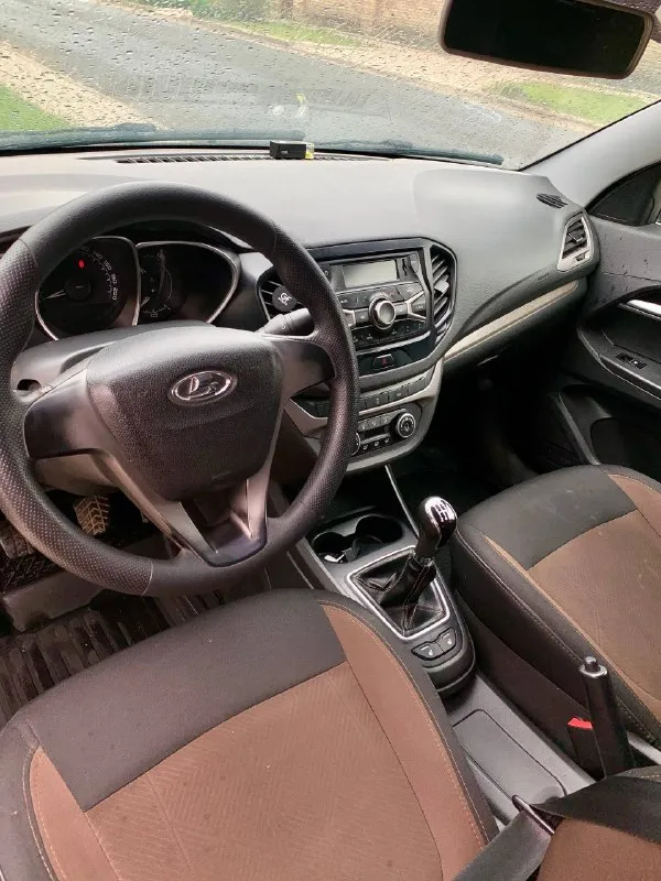 Здравствуйте, продам lada vesta 2015г. состояние автомобиля близко к идеалу, технически автомобиль в отличном состоянии, двигатель откапитален после капиталки прошел 10т км. ходовая на твердую 5+ недавно заменили все что требовало внимания, коробка переключается плавно без хрустов, заменены все жидкости на новые, автомобиль полностью обслужен и не требует ни малейших вложений, богатая комплектация климат-контроль(заправлен холодит отлично), abs, esp, датчики дождя и света, электро усилитель руля, подогрев лобового стекла, заднего стекла, передних сидений, зеркал, задний парктроник, штатная мультимедиа с bt, установлен газ евро 4,установленные новые линзованые фары светит ночью как днем, старые фары отдам с машиной, по документам тоже полный порядок кузов оцинкован, нет ни единого намека на ржавчину. остекление все заводское. переоформление без проблем. 845000 тысяч рублей торг реальному покупателю у капота осмотр. г. харцызск связь: +7949-521-31-10 +7949-482-25-82 так же на этих номерах есть тг мах всем добра 🤝 - фотография - 8
