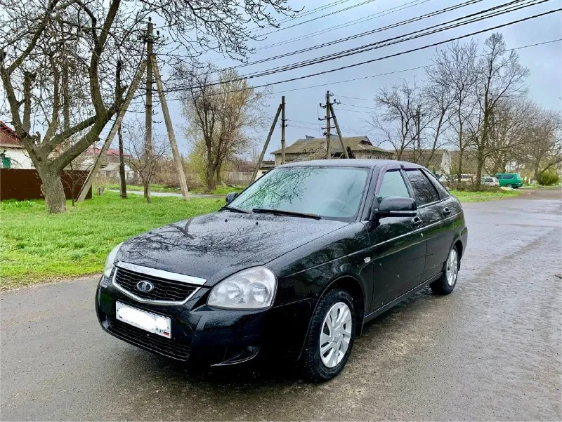 Доброго времени суток. продам lada priora 2009г 16кл двигатель работает отлично масло не жрет. коробка не хрустит не выбивает скорости включаются плавно, ходовая мягкая тихая, за машиной следили и ухаживали, днище целое, стаканы задние, передние целые, низа дверей тоже целые, пробег заводской 178000т км. комплектация: кондиционер, abs, эур, магнитола usb, aux, подушка безопасности, доводчик боковых стекол, сигнализация с автозапуском, за авто вообще не стыдно, с документами тоже полный порядок переоформление без проблем, машина без дтп, остекление все заводское, остальные вопросы по телефону телеграмм тоже на этом номере. торг у капота осмотр г. харцызск. 395000 т. р +7949-329-65-85 тг мах всем добра👍 - фотография - 1