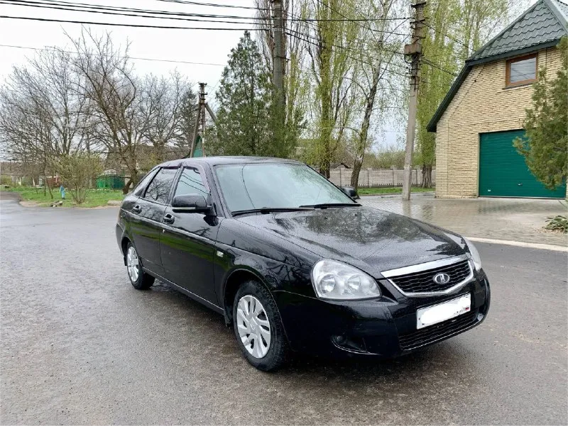 Доброго времени суток. продам lada priora 2009г 16кл двигатель работает отлично масло не жрет. коробка не хрустит не выбивает скорости включаются плавно, ходовая мягкая тихая, за машиной следили и ухаживали, днище целое, стаканы задние, передние целые, низа дверей тоже целые, пробег заводской 178000т км. комплектация: кондиционер, abs, эур, магнитола usb, aux, подушка безопасности, доводчик боковых стекол, сигнализация с автозапуском, за авто вообще не стыдно, с документами тоже полный порядок переоформление без проблем, машина без дтп, остекление все заводское, остальные вопросы по телефону телеграмм тоже на этом номере. торг у капота осмотр г. харцызск. 395000 т. р +7949-329-65-85 тг мах всем добра👍 - фотография - 2